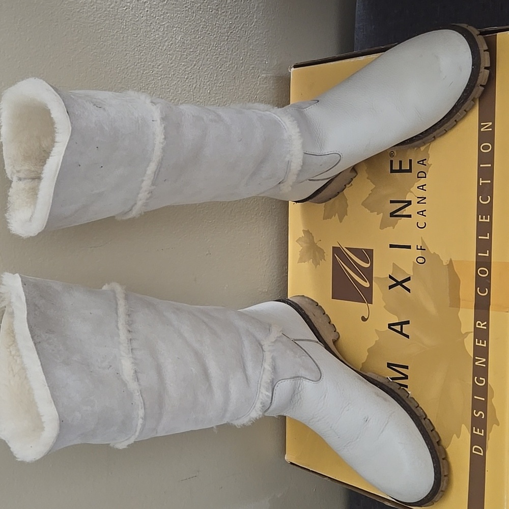 Maxine of Canada, white, sz 11 fur boots